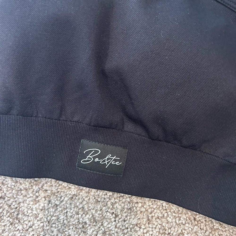 NWT Bo + Tee one shoulder sports bra crop top. Thick. Pads included. Pilates. S - Picture 4 of 14